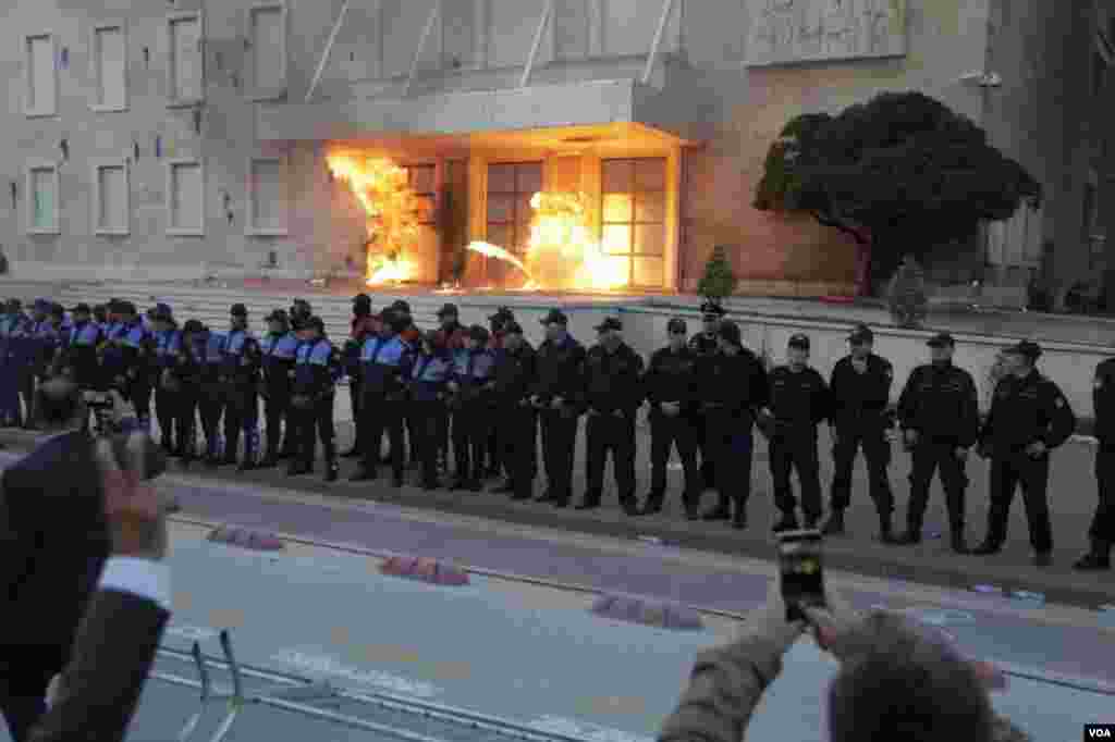 Shqipëri, protesta e opozitës