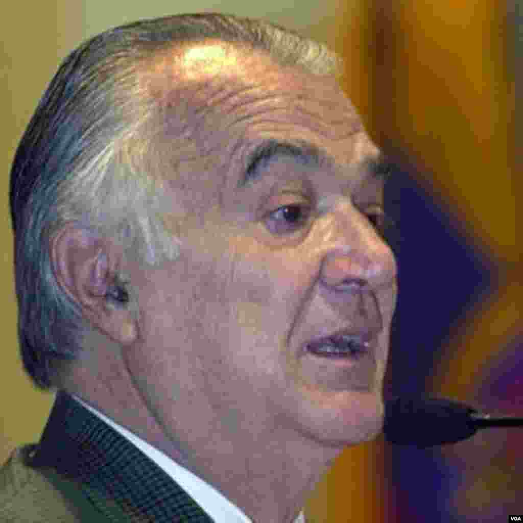 El expresidente de México, Miguel de la Madrid falleció el 1 de abril a la edad de 77 años, no se especificaron las causas, solo que ingresó al hospital debido a un efisema.