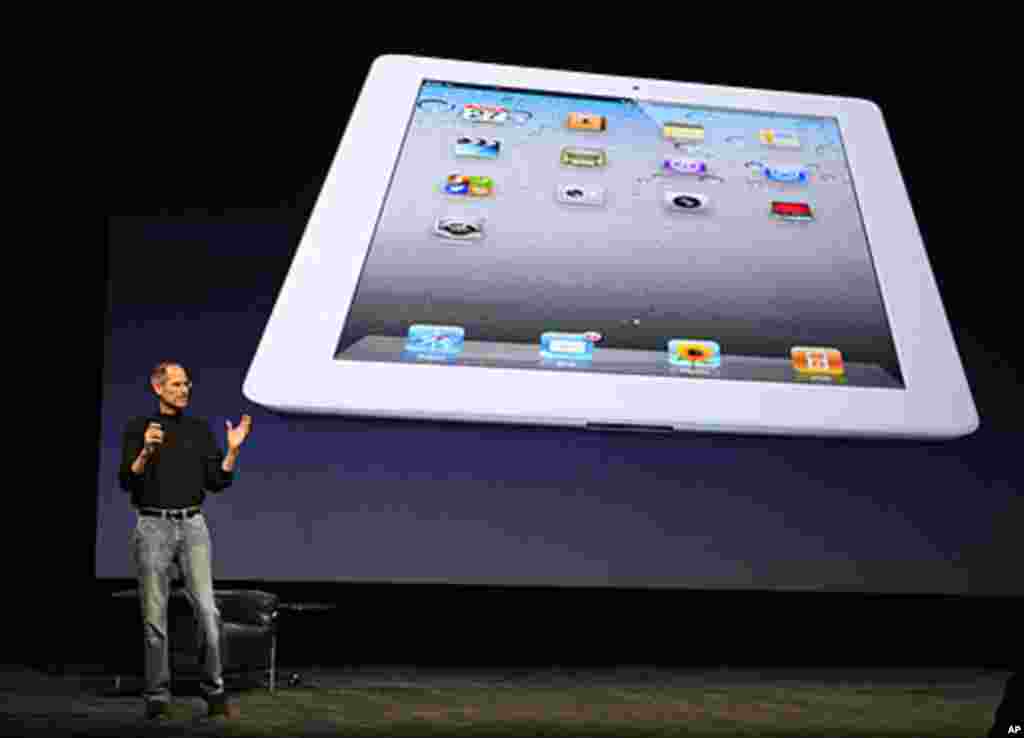 2011年3月2日：在加州旧金山举行的一个苹果电脑活动中，乔布斯介绍iPad 2。(Reuters)