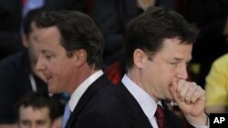 데이비드 카메론(David Cameron) 영국 총리(왼쪽)와 닉 클레그(Nick Clegg) 부총리(오른쪽) (자료사진)