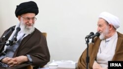 آیت الله خامنه ای رای نیاوردن محمد یزدی و محمدتقی مصباح را یک خسارت دانست.