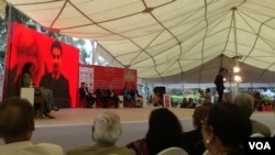 افتتاحی تقریب سے پاکستانی نژاد برطانوی ناول نگار ندیم اسلم خطاب کر رہے ہیں