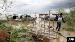 Tibetdan Xitoyning Yunnan viloyati va Birma, Laos, Tailand, Kambodja and Vyetnam bo'ylab oqadigan Mekong daryosi mahalliy aholi uchun hayot manbai.