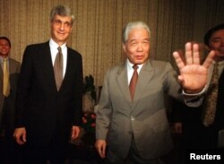 Bộ Trưởng Tài chánh Hoa Kỳ Robert Rubin và Tổng Bí thư Đỗ Mười ngày 8/4/1997.