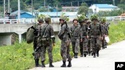 잇딴 군대 사고로 '관심병사' 주목