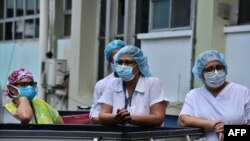 Las enfermeras se unen a los médicos del Hospital Escolar en protesta por sus condiciones laborales y exigen equipo de protección personal para evitar ser contagiados por el nuevo coronavirus COVID-19, en Tegucigalpa el 13 de abril de 2020.