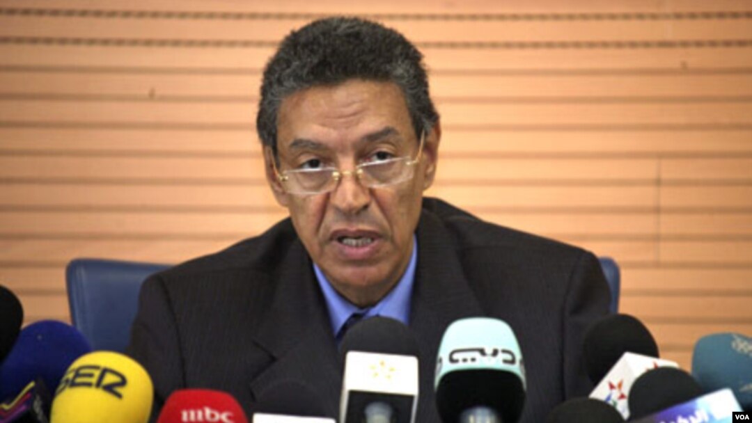 Mendagri Maroko, Taieb Cherkaoui memberikan keterangan di Rabat mengenai pemboman kafe di Marrakesh (6/5).