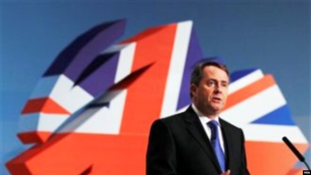 Menteri Pertahanan Inggris Liam Fox memerintahkan operasi yang membantu pengungsian para pekerja minyak Inggris dari Libya.