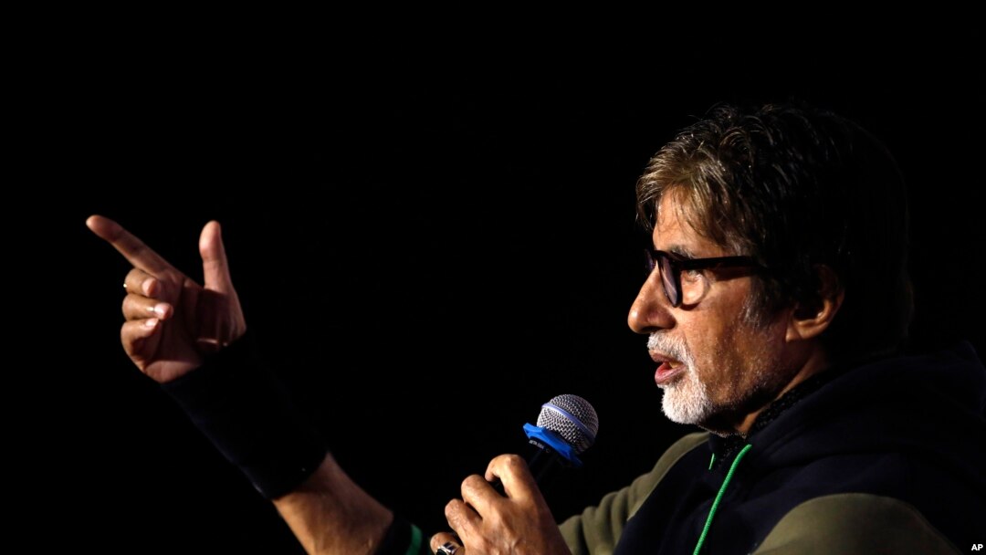 Aktor Amitabh Bachchan dalam sebuah konferensi pers di Mumbai, India, 14 Agustus 2015.
