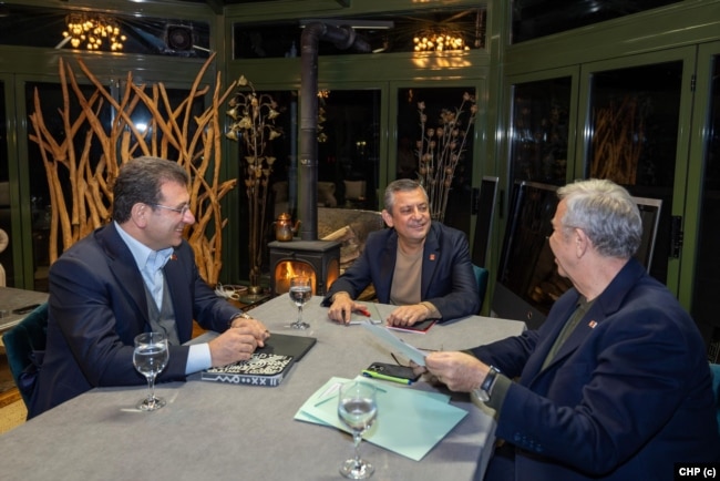 Üçlü Ankara'da adresi açıklanmayan bir mekanda biraraya geldiler.