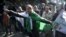Une manifestante algérienne lors d’une manifestation antigouvernementale avant le premier anniversaire du 1 le "Hirak" à Alger, la capitale, le 31 janvier 2020. 