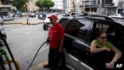 La gasolina más barata del mundo en Venezuela parece haber llegado a su fin, tras el anuncio del presidente Nicolás Maduro de vender el carburante a precios internacionales.