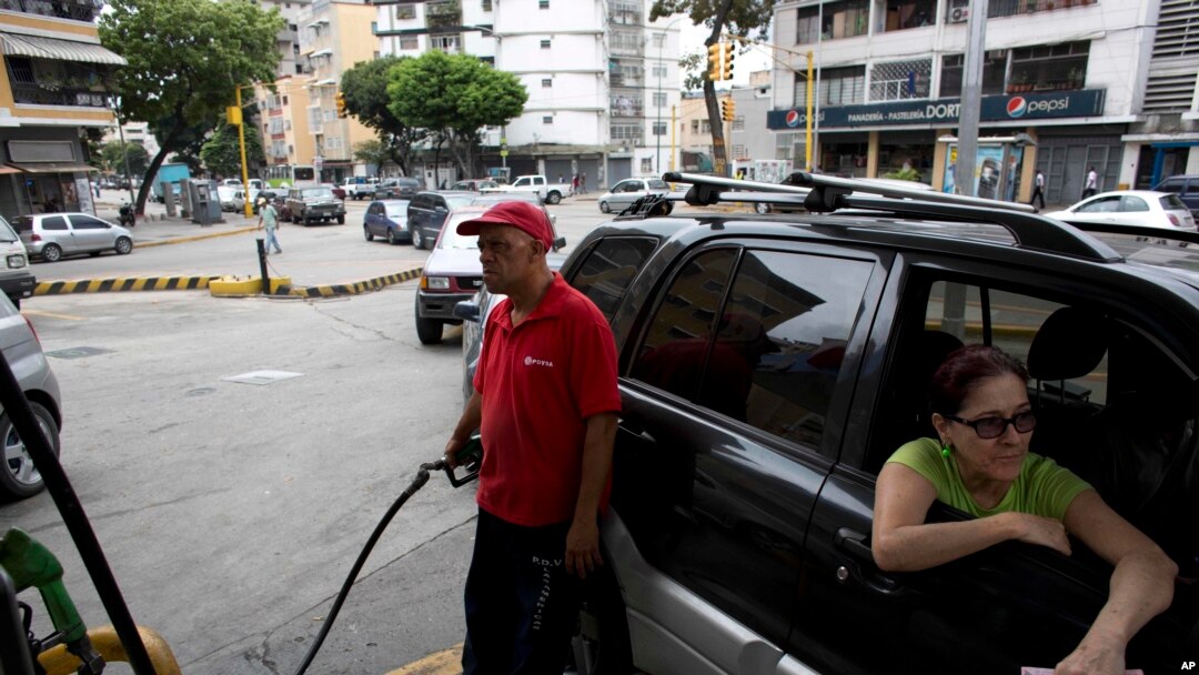 Departamento de Estado de EE.UU. dice que su decisión busca restringir vuelos militares y comerciales, según fuentes.
