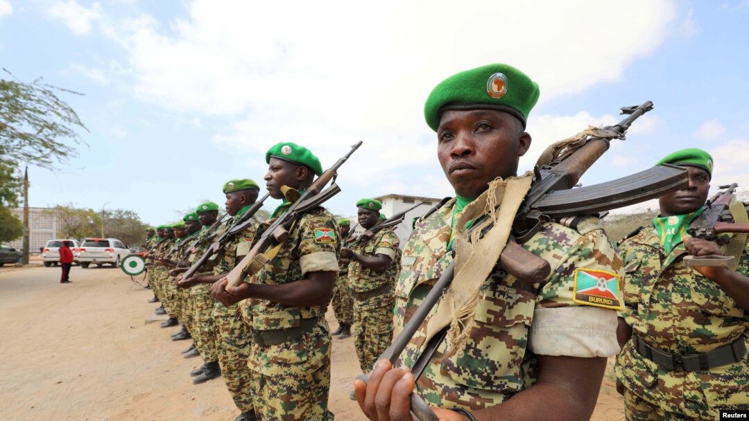 Abasirikare b'Uburundi bo mu nteko za AMISOM muri Somaliya bariko bitegura kuva i Jaale Siad i Mogadishu, kw'itariki ya 28/02/2019. 
