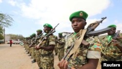 Abasirikare b'Uburundi bo mu nteko za AMISOM muri Somaliya bariko bitegura kuva i Jaale Siad i Mogadishu, kw'itariki ya 28/02/2019. 