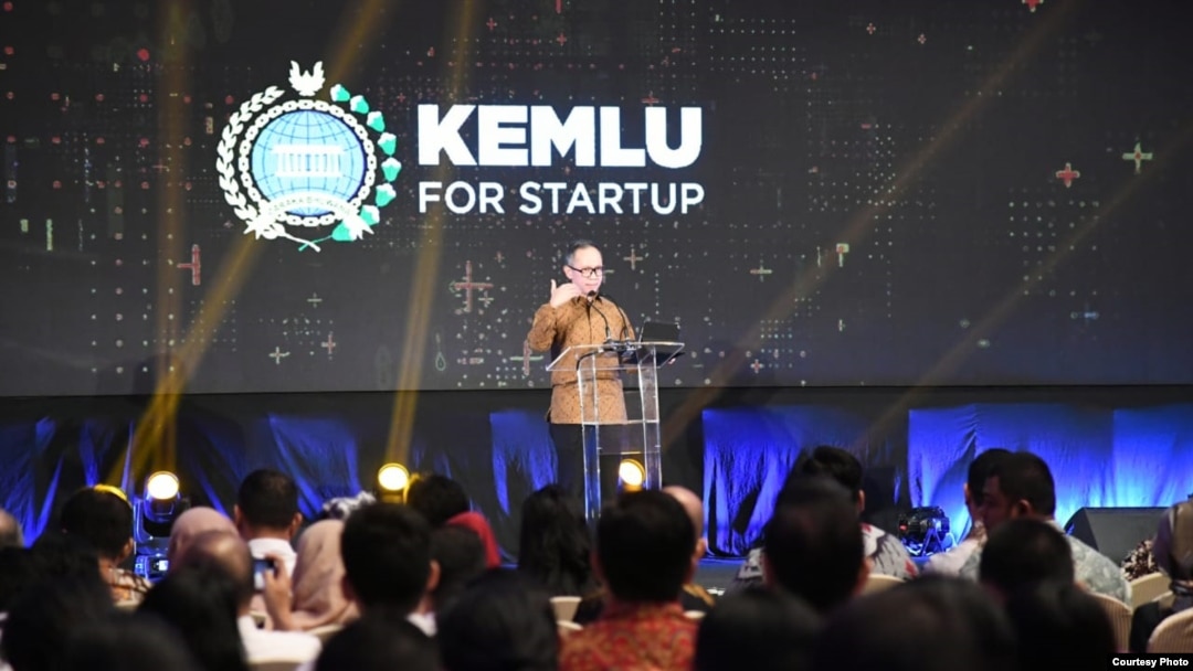 Wakil Menteri Luar Negeri Mahendra Siregar dalam diskusi terbuka “Kemlu for Startup: Menarik Investasi Modal Ventura Lokal dan Internasional,” yang dilangsungkan Kementerian Luar Negeri di Jakarta, Senin, 25 November 2019. (Foto: Kemenlu RI)