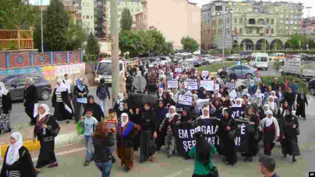 Roja Cîhanî ya Dayikan li Dîyarbekirê