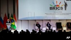 시진핑 중국 국가주석이 25일 남아프리카공화국 요하네스버그에서 열린 브릭스(BRICS) 정상회의에서 개막연설을 했다.