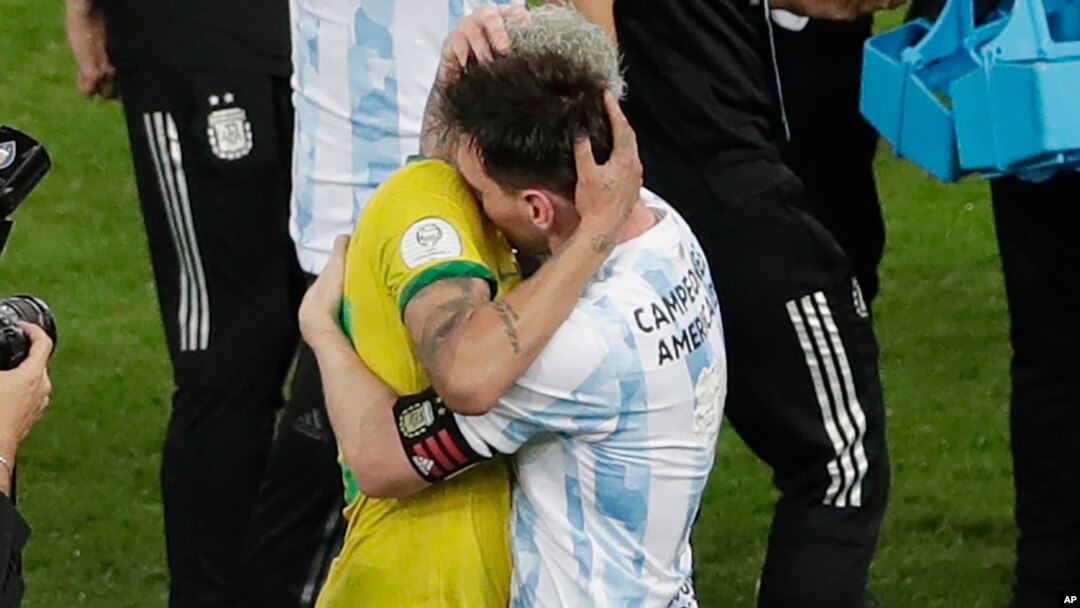 Yadda Neymar da Messi suka rungumi juna bayan da aka kammala wasan