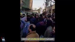 تجمع اعتراضی ثبت نام کنندگان خرید خودرو مقابل وزارت صنعت ایران
