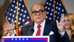 Autoridades suspenden licencia de abogado a Rudy Giuliani