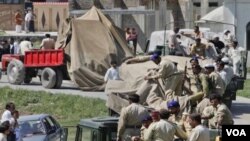 Vojnici Pakistana u mjestu Abot Abad, gdje je ubijen Bin Laden. Njegova pogibija takodjer je negativno utjecala na fondove al Qaide.