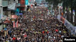 7月1日是香港主權回歸中國的紀念日，抗議者因不滿政府無視抗爭訴求，圍堵了政府總部和立法會。