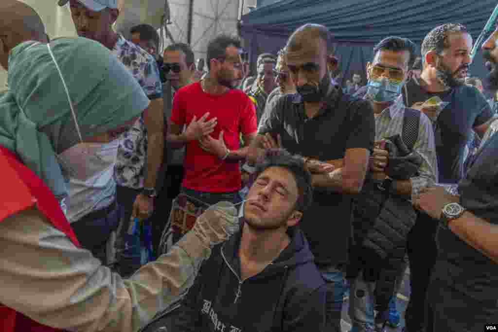 Rapid coronavirus tests are administered at the entrance to Luxor Temple, the site of a re-opening ceremony in Luxor, Egypt on Nov. 25, 2021. (Hamada Elrasam/ VOA)