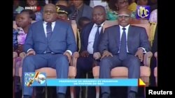 Le président sortant de la République démocratique du Congo, Joseph Kabila, aux côtés de son successeur, Felix Tshisekedi, au Palais de la Nation à Kinshasa, en République démocratique du Congo. 24 janvier 2019.