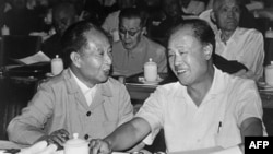 1982年9月9日胡耀邦和中國總理趙紫陽在北京。美聯社的圖片說明把趙紫陽稱作中國改革總建築師。