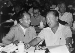 1982年9月9日胡耀邦和中国总理赵紫阳(右)在北京。