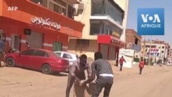 Des manifestants anti-coup d'État bloquent les rues de Khartoum