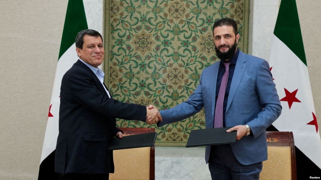 Suriye’de geçiş döneminin cumhurbaşkanı Ahmed el-Şara ile Suriye Demokratik Güçleri Komutanı Mazlum Abdi Şam’da anlaşma imzaladı. 
