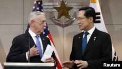 U.S. Secretary of Defense James Mattis, left, talks with South Korean Defense Minister Song Young-moo before their meeting, June 28, 2018 in Seoul, South Korea.