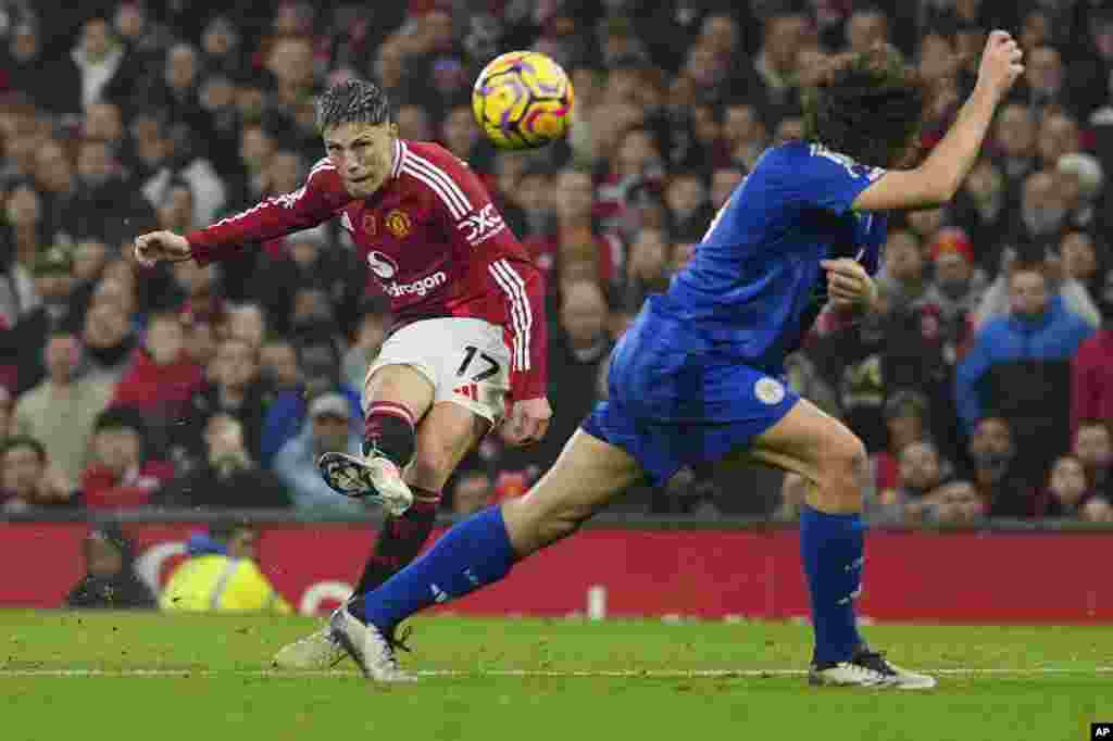 Manchester United&#39;s Alejandro Garnacho scores his side&#39;s third goal during the English Premier League soccer match between Manchester United and Leicester City, at the Old Trafford stadium in Manchester, England.