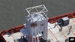Dome designed to trap oil spill
