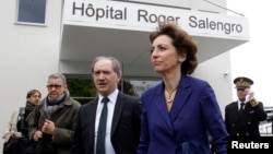 French Social Affairs and Health Minister Marisol Touraine (front) leaves Roger Salengro hospital where the patient with confirmed case of the SARS-like coronavirus is being treated, in Lille, France, May 11, 2013.