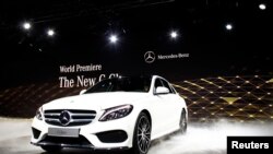 Novi model Mercedesa klase "C" prikazan uoči otvaranje medjunarodnog sajma automobila u Detroitu, 12. januar 2014.