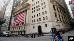 Las acciones en Wall Street ganaron terreno el lunes, 6 de abril de 2020.