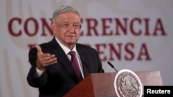 El presidente de México, Andrés Manuel López Obrador, da una conferencia de prensa en el Palacio Nacional de la Ciudad de México, México, el 10 de abril de 2020.