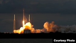 Liftoff of the Falcon 9 rocket carrying the THAICOM 6 satellite to geosynchronous transfer orbit, Jan. 6, 2014. (SpaceX photo)A