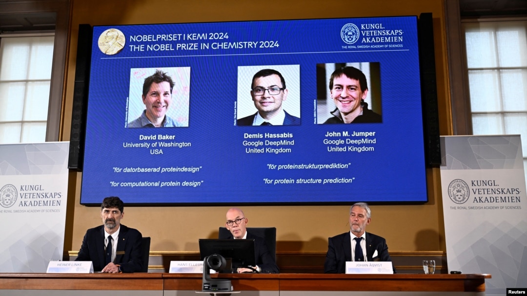 Pengumuman pemenang Hadiah Nobel Kimia, David Baker (Universitas Washington, AS), Demis Hassabis (Google DeepMind, Inggris), dan John M Jumper (Google DeepMind, Inggris) di Stockholm, Swedia, 9 Oktober 2024. (TT News Agency/Christine Olsson via REUTERS)