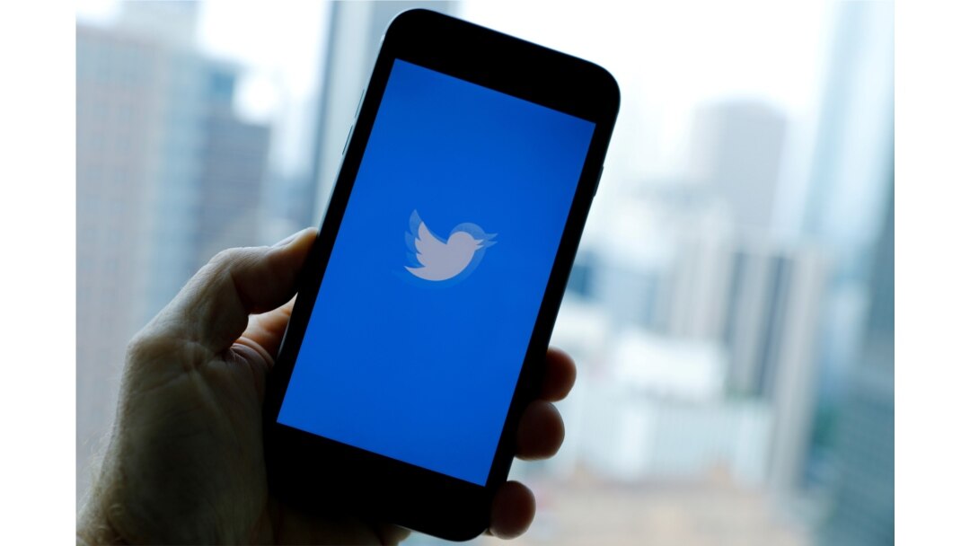 La aplicación de Twitter se carga en un iPhone en esta fotografía ilustrada tomada en Los Ángeles, California, EE. UU., 22 de julio de 2019. [Foto: Reuters]