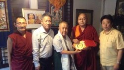 སྤྱི་འཐུས་ཀྱི་ཚོགས་ཆུང་ཞིག་ཐེ་ལན་ལ་ཕེབས་པ།
