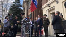 El embajador en Estados Unidos del gobierno encargado, Carlos Vecchio, indicó que pronto harán la toma de la embajada de Venezuela en Washington, ubicada en Georgetown. Foto: Twitter de Carlos Vecchio.