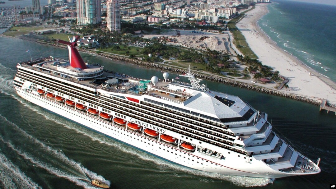 Salah satu kapal pesiar Carnival saat berangkat menuju Karibia dari Miami, AS (foto: dok).