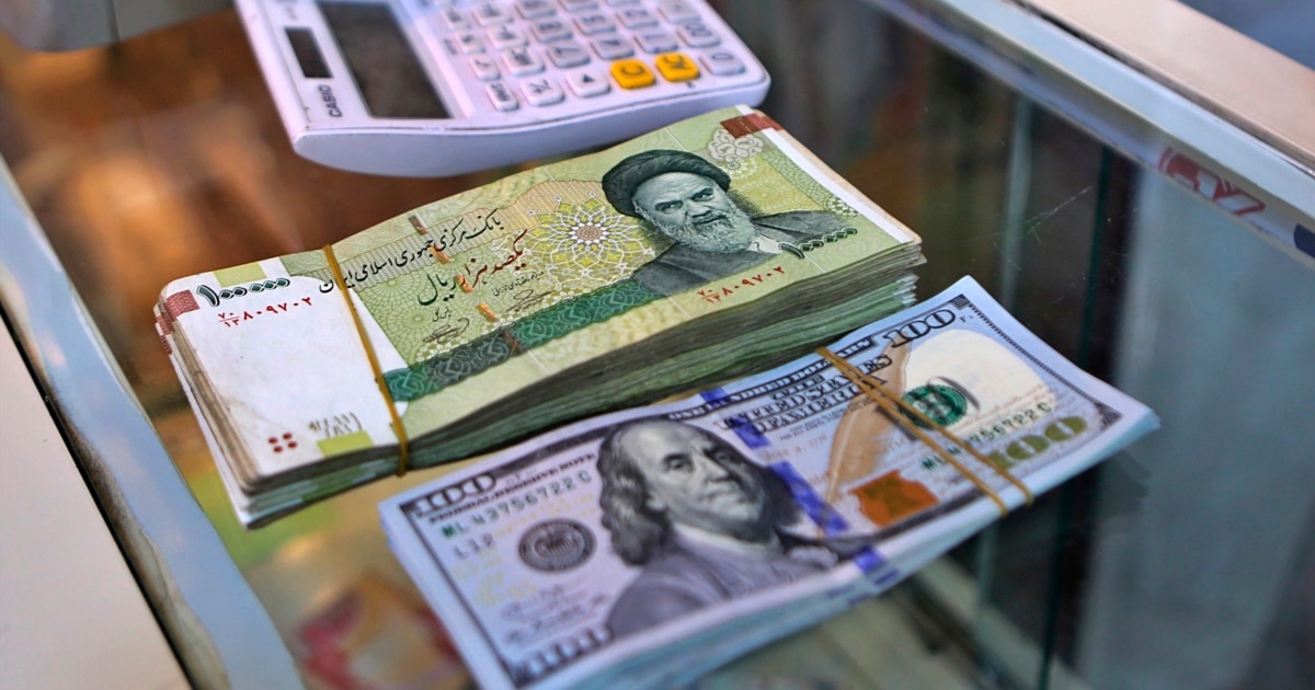 دلار در بازار آزاد ایران از ۲۰۵ هزار تومان گذشت
