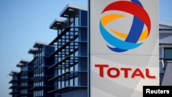 Logo perusahaan minyak Total di Nantes, Perancis (foto: ilustrasi). 