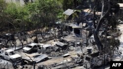 Un incendie a dévasté quelque 3 300 hectares et des véhicules à Vitrolles, dans le sud de la France, 11 août 2016.