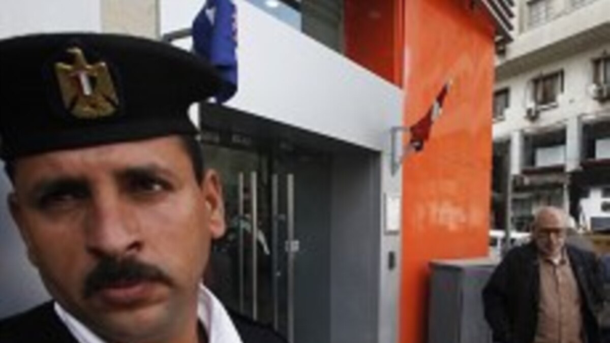Egyptian Banks Reopen After Strikes, Unrest